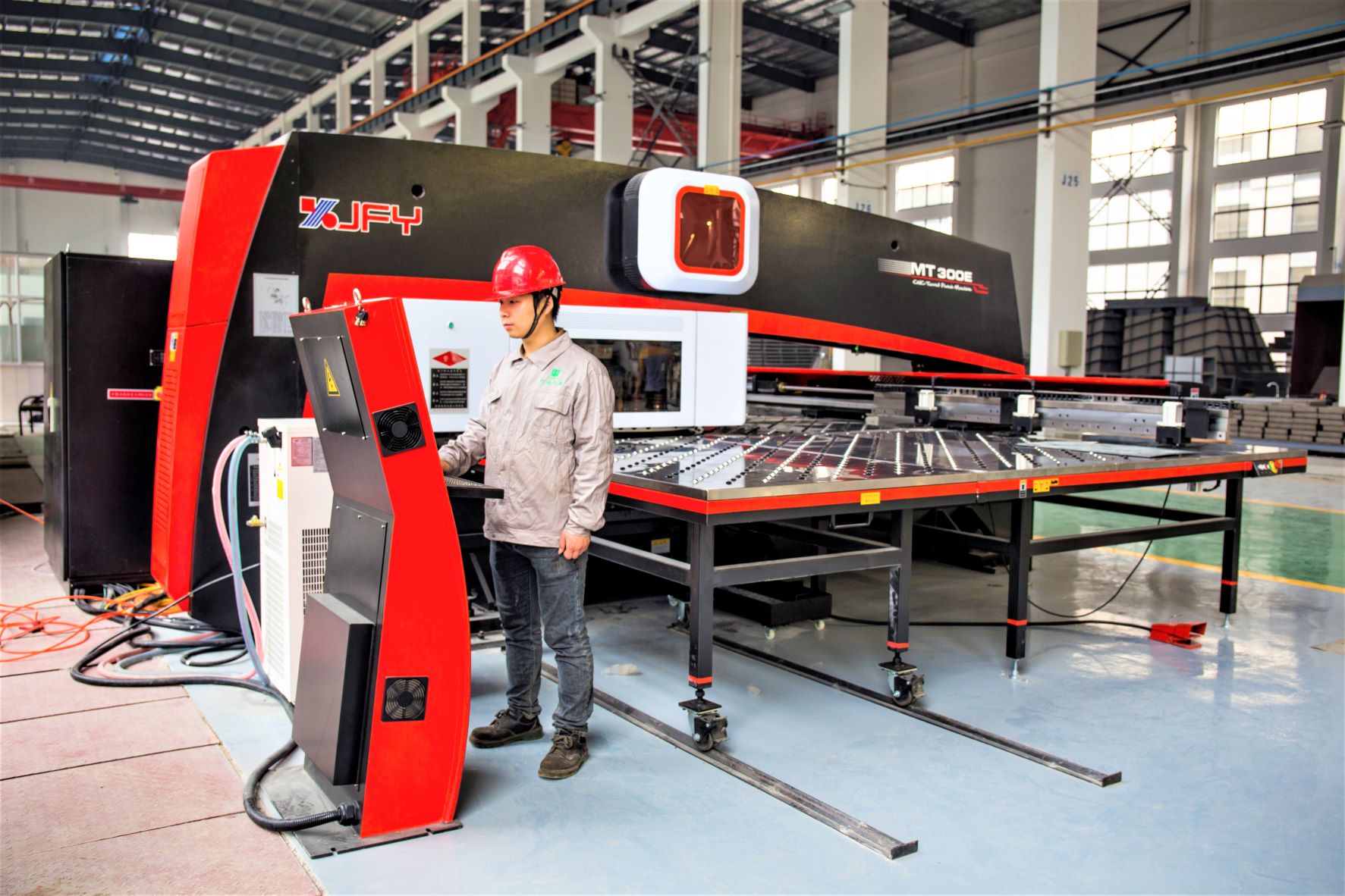 全自動(dòng)沖床